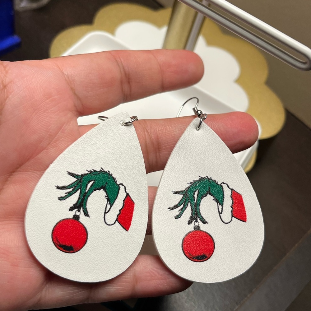 Christmas Dangle Earrings with Grinchi hands Design handmade - Picture 2 of 2